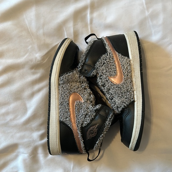 Youth Size 1.5 Nike Jordan 1 High Lace Up Black Gray Pink ๐๐ - Picture 2 of 6